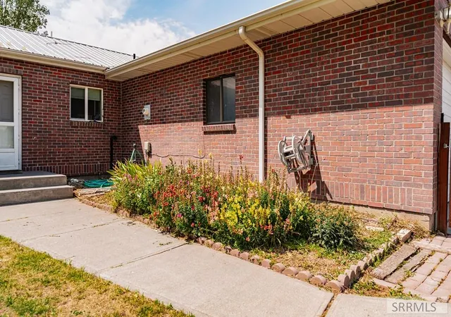 Photo 3 of Single family home for sale at 1384 N 1200 E, Shelley, ID 83274 | MLS# 2188330 | Listing updated on 2026-09-28