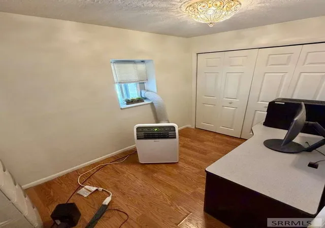 Photo 4 of Single family home for sale at 320 Lincoln St, American Falls, ID 83211 | MLS# 2188056 | Listing updated on 2026-10-06