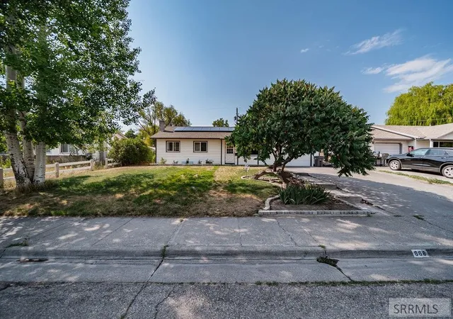 Photo 2 of Single family home for sale at 668 Terrace Dr, Idaho Falls, ID 83402 | MLS# 2188273 | Listing updated on 2026-09-01