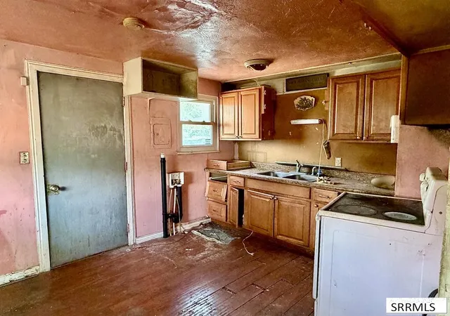 Photo 3 of Sale Pending at 901 Royal Avenue, Idaho Falls, ID 83401 | MLS# 2188487 | Listing updated on 2026-08-14