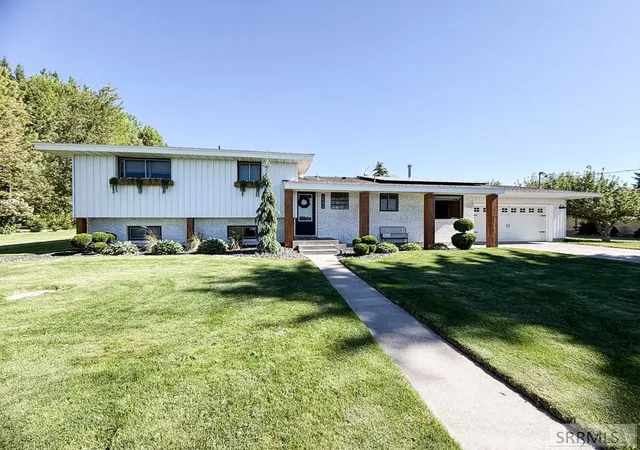 Photo 3 of Single family home for sale at 2680 33 N, Idaho Falls, ID 83402 | MLS# 2186871 | Listing updated on 2026-08-28