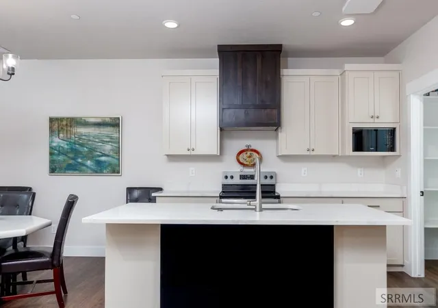 Photo 4 of Townhouse for sale at 784 E Sunnyside Road #4, Idaho Falls, ID 83404 | MLS# 2188377 | Listing updated on 2026-09-10