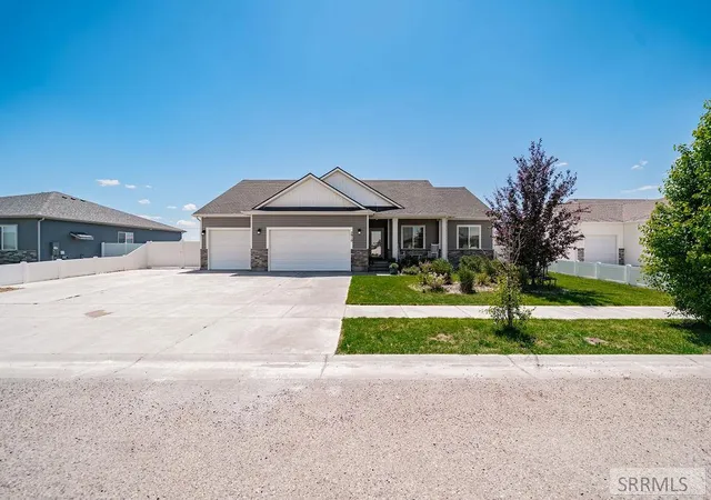 Photo 1 of Sale Pending at 2910 E Larson Dr, Idaho Falls, ID 83401 | MLS# 2186855 | Listing updated on 2026-09-21