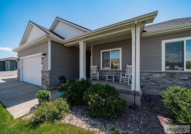 Photo 4 of Sale Pending at 2910 E Larson Dr, Idaho Falls, ID 83401 | MLS# 2186855 | Listing updated on 2026-09-21