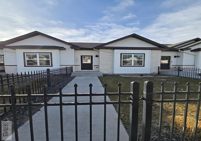 Townhouse for sale at 1419 Fremont Ave, Idaho Falls, ID 83402 | MLS# 2181924