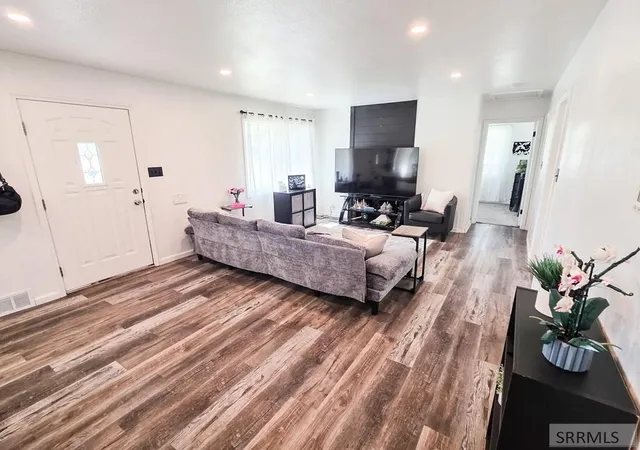 Photo 3 of Single family home for sale at 1098 June Avenue, Idaho Falls, ID 83404 | MLS# 2187577 | Listing updated on 2026-08-05