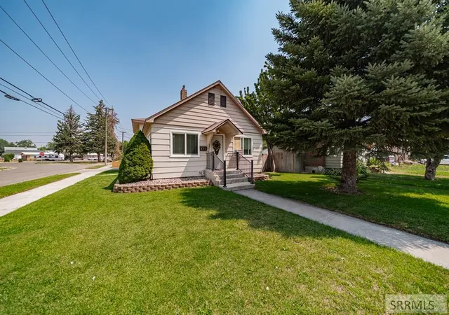Photo 3 of Sale Pending at 490 Highland Dr, Idaho Falls, ID 83402 | MLS# 2188356 | Listing updated on 2026-08-24