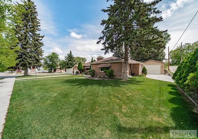 Photo 3 of Single family home for sale at 1715 Calkins Avenue, Idaho Falls, ID 83402 | MLS# 2186439 | Listing updated on 2026-09-04