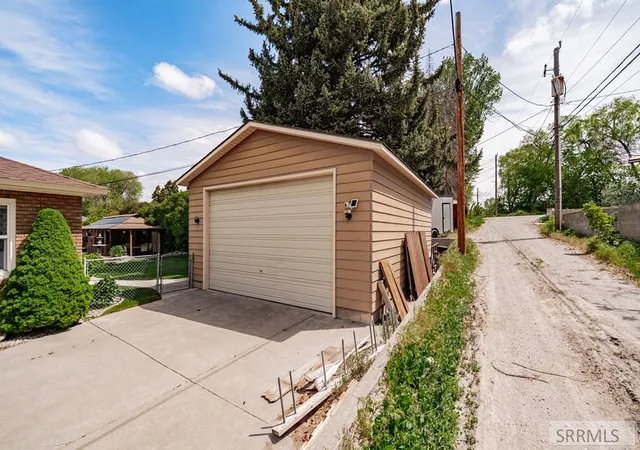 Photo 3 of Single family home for sale at 1715 Calkins Avenue, Idaho Falls, ID 83402 | MLS# 2186439 | Listing updated on 2026-09-04