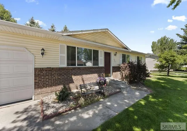Photo 2 of Single family home for sale at 622 Maurine Dr, Idaho Falls, ID 83401 | MLS# 2187899 | Listing updated on 2026-09-18