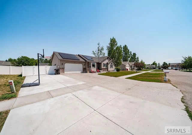 Photo 3 of Sale Pending at 3004 N Wildflower Dr, Idaho Falls, ID 83401 | MLS# 2187782 | Listing updated on 2026-08-17