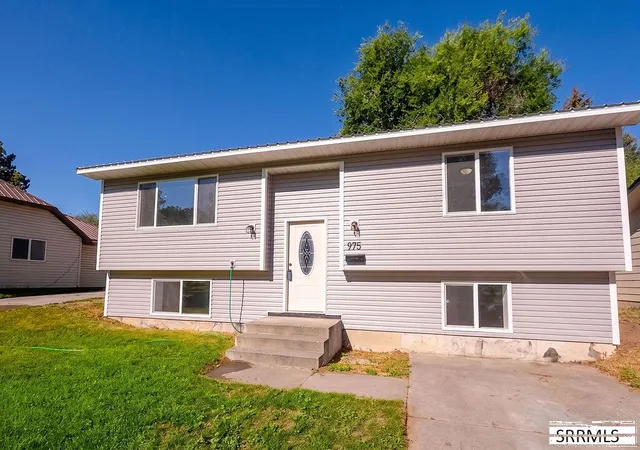 Photo 3 of Single family home for sale at 975 Blaine Avenue, Idaho Falls, ID 83402 | MLS# 2188681 | Listing updated on 2026-10-22
