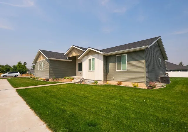 Photo 3 of Single family home for sale at 1132 Harris Loop, Blackfoot, ID 83221 | MLS# 2188566 | Listing updated on 2026-08-14
