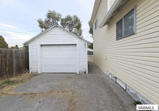 Photo 3 of Single family home for sale at 130 E 17th Street, Idaho Falls, ID 83404 | MLS# 2188541 | Listing updated on 2026-09-17