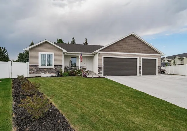 Photo 2 of Single family home for sale at 3724 Harrington Road, Idaho Falls, ID 83404 | MLS# 2188659 | Listing updated on 2026-09-14