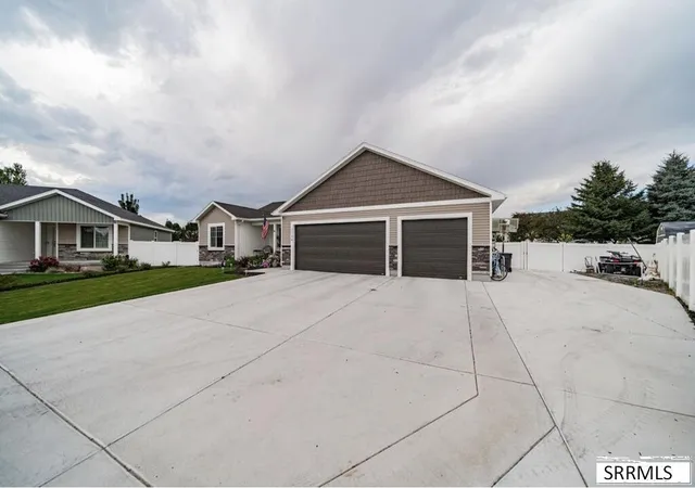 Photo 3 of Single family home for sale at 3724 Harrington Road, Idaho Falls, ID 83404 | MLS# 2188659 | Listing updated on 2026-09-14