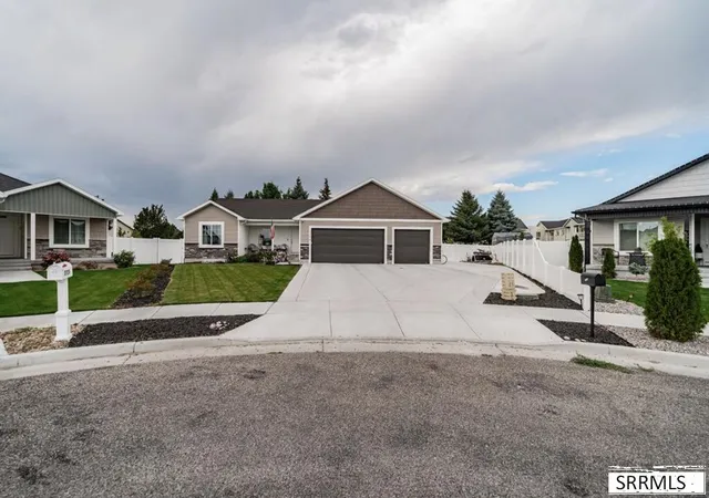 Photo 3 of Single family home for sale at 3724 Harrington Road, Idaho Falls, ID 83404 | MLS# 2188659 | Listing updated on 2026-09-14