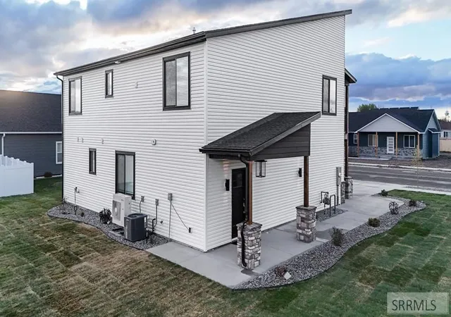 Homes for sale in Sugar City, ID | 370 Camas Street, Sugar City, ID 83448 | MLS# 2185936