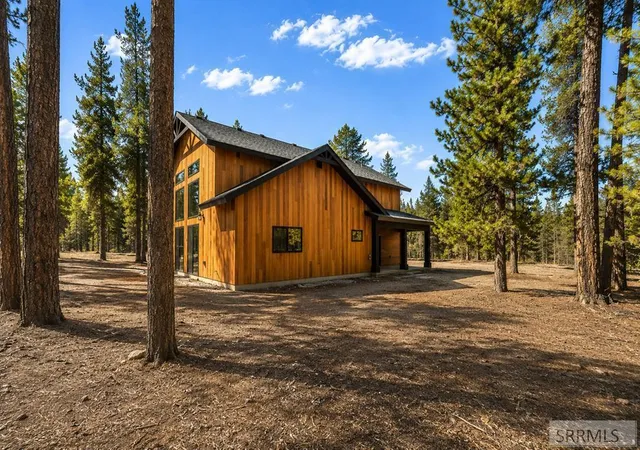 Photo 3 of Single family home for sale at 1527 Shadow Run, Ashton, ID 83420 | MLS# 2188413 | Listing updated on 2026-10-09