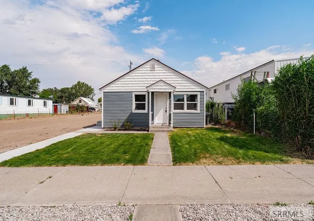 Photo 2 of Single family home for sale at 461 Gladstone Street, Idaho Falls, ID 83401 | MLS# 2188184 | Listing updated on 2026-09-15