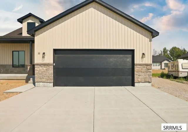 Photo 3 of Single family home for sale at 32 N Hemlock Lane, Rigby, ID 83442 | MLS# 2188464 | Listing updated on 2026-09-09