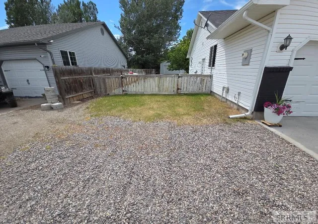 Homes for sale in Shelley, ID | 1537 N 750 E, Shelley, ID 83274 | MLS# 2187616