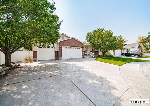 Photo 3 of Townhouse for sale at 2086 12th Street Circle, Idaho Falls, ID 83404 | MLS# 2188624 | Listing updated on 2026-09-19