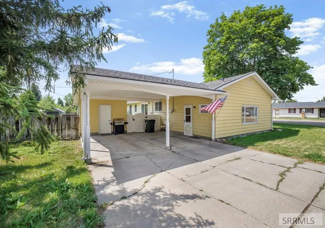 Photo 3 of Sale Pending at 425 Horrocks Dr, Blackfoot, ID 83221 | MLS# 2188095 | Listing updated on 2026-08-07