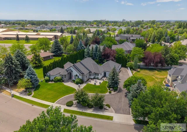 Photo 3 of Single family home for sale at 4020 Canterbury Way, Idaho Falls, ID 83404 | MLS# 2187363 | Listing updated on 2026-09-18