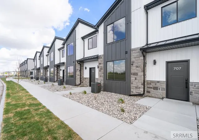 Photo 1 of Townhouse for sale at 743 Curlew Dr, Ammon, ID 83406 | MLS# 2188884 | Listing updated on 2026-09-14