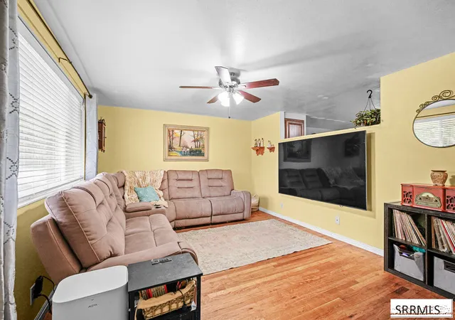 2nd image of 805 Sykes Dr, Idaho Falls, ID 83401 | MLS# 2188592