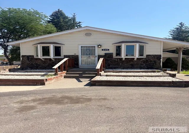 Photo 3 of Single family home for sale at 880 1st Street, Idaho Falls, ID 83401 | MLS# 2187889 | Listing updated on 2026-08-25