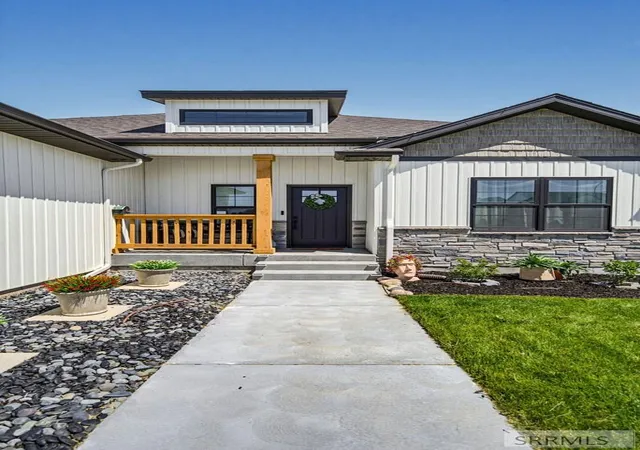 Photo 2 of Single family home for sale at 902 Jack Ln, Idaho Falls, ID 83402 | MLS# 2187153 | Listing updated on 2026-09-02