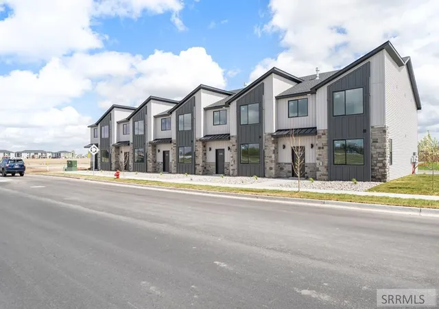 Photo 3 of Townhouse for sale at 741 Curlew Dr, Ammon, ID 83406 | MLS# 2188881 | Listing updated on 2026-09-14