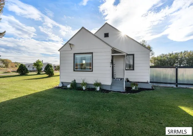 Photo 2 of Single family home for sale at 970 N 1000 E, Shelley, ID 83274 | MLS# 2188610 | Listing updated on 2026-09-10