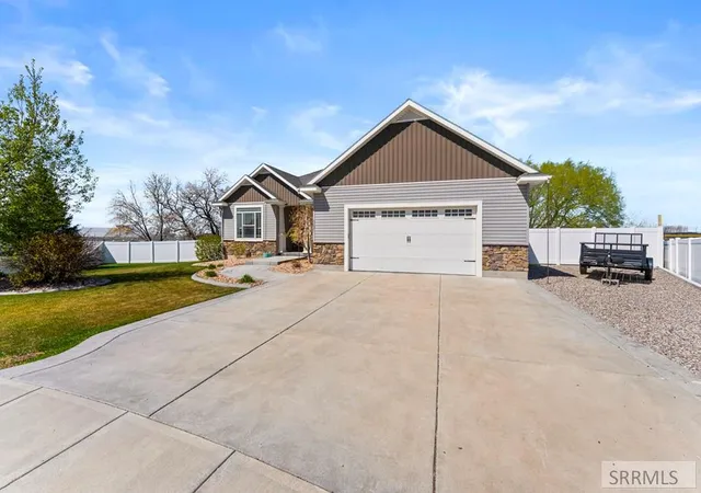 Photo 3 of Sale Pending at 3221 E Ringneck Dr, Idaho Falls, ID 83401 | MLS# 2185432 | Listing updated on 2026-05-27