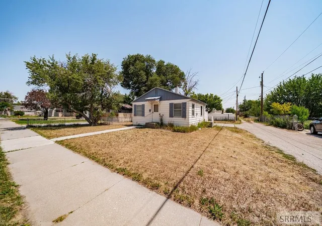 Photo 2 of Single family home for sale at 1849 S Higbee Avenue, Idaho Falls, ID 83404 | MLS# 2187793 | Listing updated on 2026-09-17