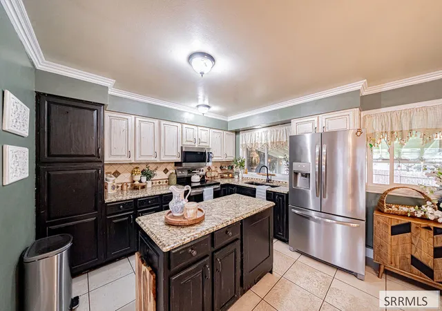 Photo 3 of Single family home for sale at 867 Maplewood Dr, Idaho Falls, ID 83401 | MLS# 2188902 | Listing updated on 2026-09-17
