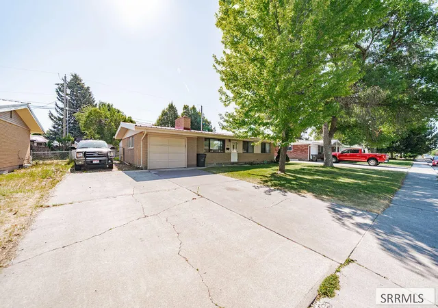 Photo 3 of Sale Pending at 618 Davidson Dr, Idaho Falls, ID 83401 | MLS# 2188907 | Listing updated on 2026-09-04