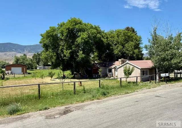 Photo 3 of Single family home for sale at 2 Hammon Dr, Salmon, ID 83467 | MLS# 2187883 | Listing updated on 2026-07-19