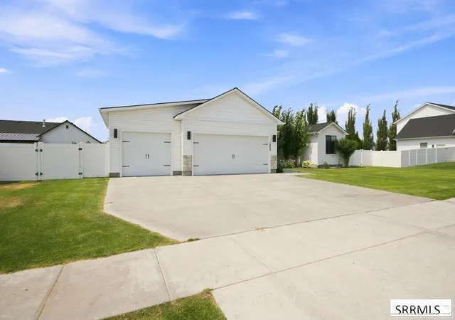 Photo 3 of Single family home for sale at 1953 N Mesa Canyon Dr, Idaho Falls, ID 83401 | MLS# 2188496 | Listing updated on 2026-09-22