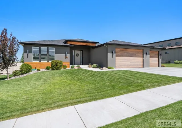 Photo 3 of Single family home for sale at 609 S Hidden Valley Rd, Rexburg, ID 83440 | MLS# 2186864 | Listing updated on 2026-10-10