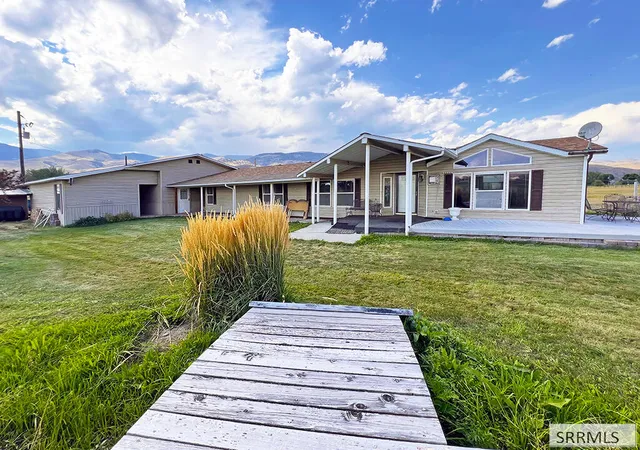 Photo 2 of Manufactured home for sale at 137 Us Hwy 93, Salmon, ID 83467 | MLS# 2188805 | Listing updated on 2026-08-27