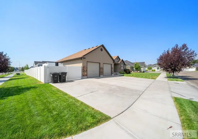 Photo 3 of Single family home for sale at 3274 E Sky Mountain Court, Idaho Falls, ID 83401 | MLS# 2188179 | Listing updated on 2026-08-19