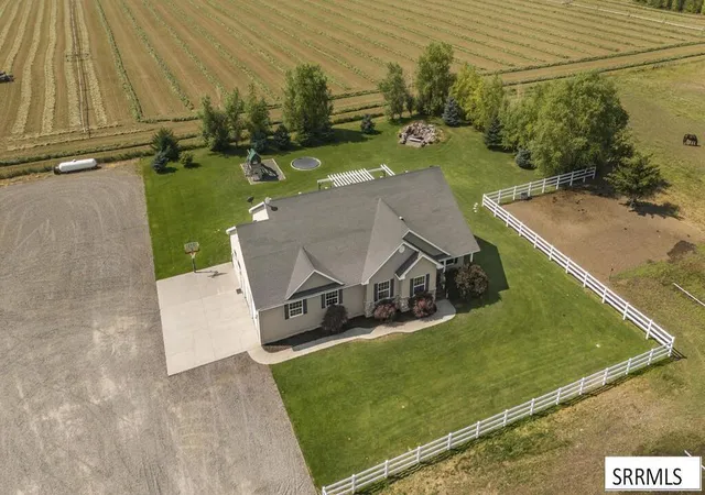 Photo 3 of Single family home for sale at 2140 E 200 North, Saint Anthony, ID 83445 | MLS# 2188374 | Listing updated on 2026-09-19