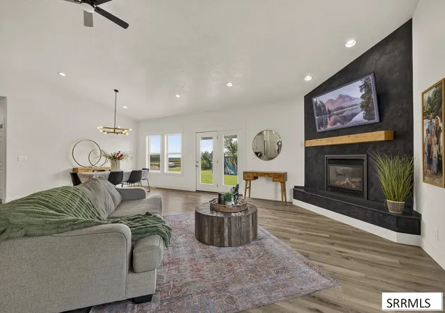 Photo 4 of Single family home for sale at 2140 E 200 North, Saint Anthony, ID 83445 | MLS# 2188374 | Listing updated on 2026-09-19