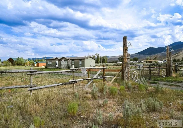 Photo 4 of Manufactured home for sale at 4522 Cottonwood Grove Rd, Mackay, ID 83251 | MLS# 2188071 | Listing updated on 2026-09-29
