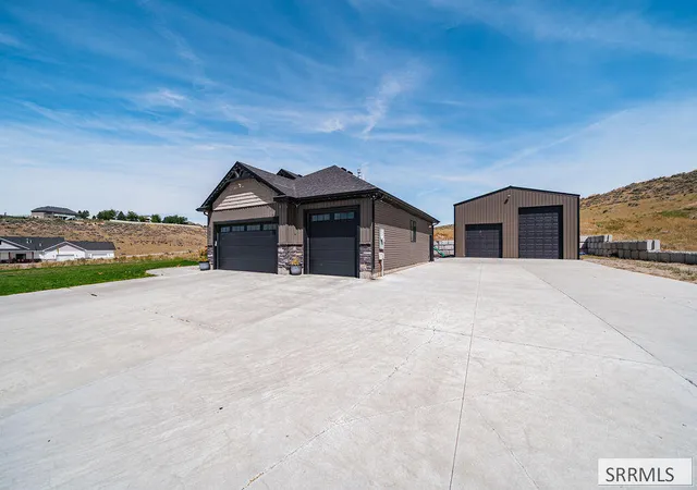 Photo 3 of Single family home for sale at 7091 S Green River Cir, Idaho Falls, ID 83406 | MLS# 2188869 | Listing updated on 2026-08-29