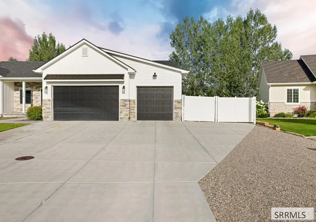Photo 3 of Sale Pending at 1454 N Quinn Crk Rd, Idaho Falls, ID 83401 | MLS# 2188890 | Listing updated on 2026-09-09