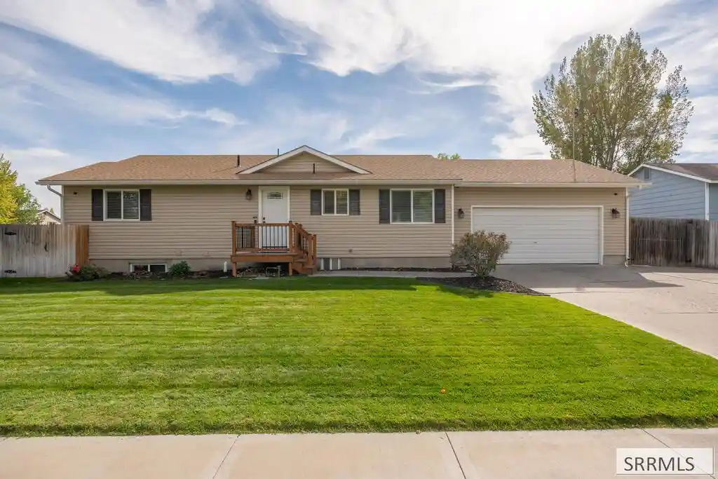 Photo 1 of Single family home for sale at 2305 Louise Ln, Idaho Falls, ID 83402 | MLS# 2189654 | Listing updated on 2026-10-15